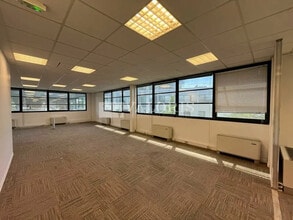 Office in Aix-en-Provence for lease Interior Photo- Image 2 of 9