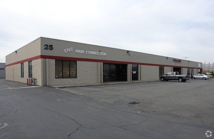 Pioneer Business Park - Sacramento portefeuille de 6 propriétés à vendre sur LoopNet.ca - Photo du bâtiment - Image 3 de 10