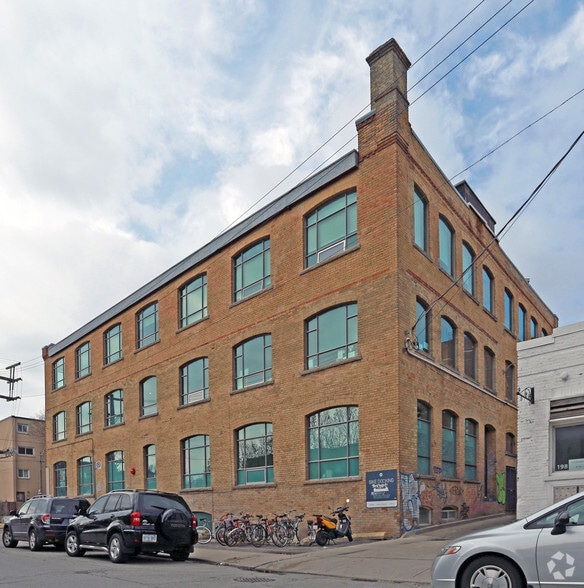 822 Richmond St W, Toronto, ON for lease - Building Photo - Image 3 of 7