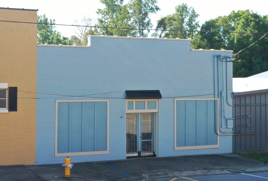 121 W Vance St, Zebulon, NC à vendre - Photo principale - Image 1 de 4