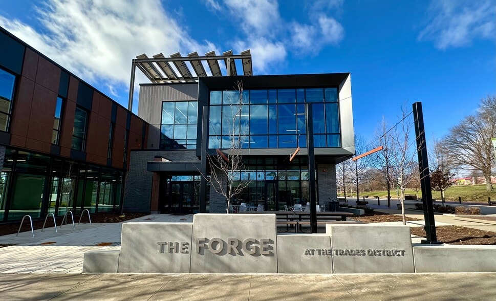 617 Madison St, Bloomington, IN for lease - Building Photo - Image 3 of 5