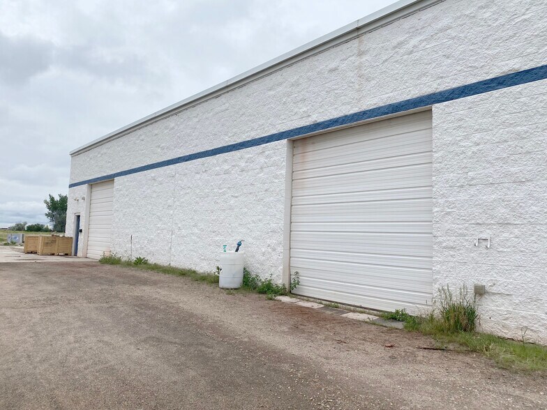 6766 CR 18 portefeuille de 2 propriétés à vendre sur LoopNet.ca - Photo du bâtiment - Image 3 de 9