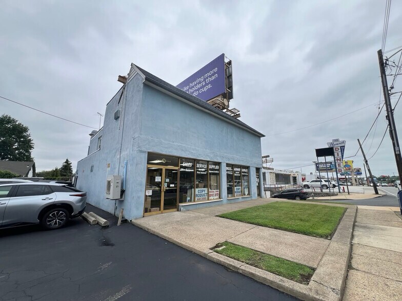 101 E Township Line Rd, Upper Darby, PA à vendre - Photo du bâtiment - Image 2 de 19