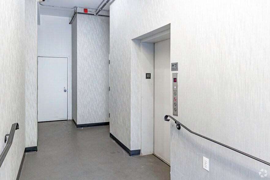 2918 Third Ave, Bronx, NY à louer - Hall d’entrée - Image 3 de 11
