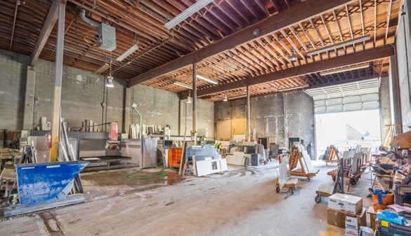 12240 Vulcan Way, Richmond, BC à louer Photo intérieure- Image 1 de 4