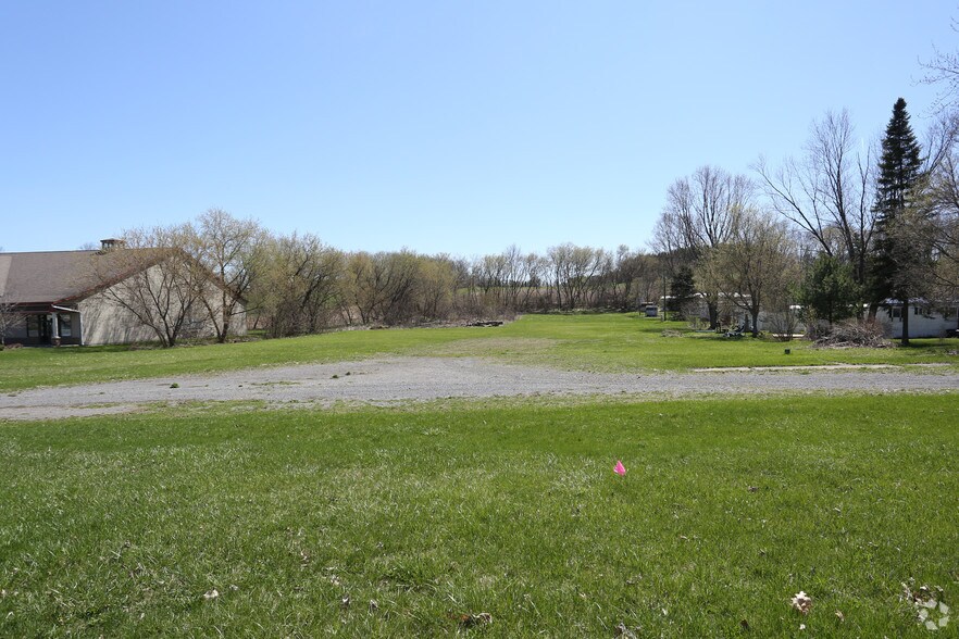 1060 State Route 5 E, Elbridge, NY à louer - Photo principale - Image 1 de 4