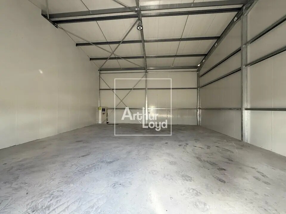 Flex in Saint-Germain-Laval for lease Interior Photo- Image 1 of 4