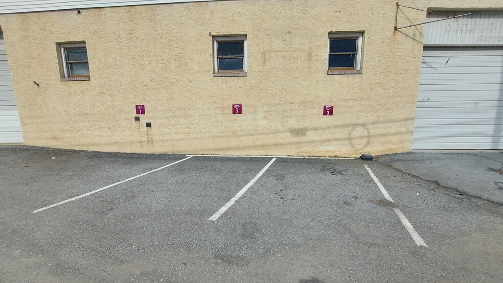 581 W High St, Pottstown, PA for lease - Building Photo - Image 2 of 20