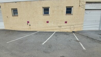 581 W High St, Pottstown, PA for lease Building Photo- Image 1 of 20