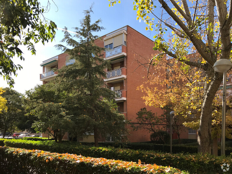 Calle Julia García Boután, 23, Madrid, Madrid à louer - Photo du bâtiment - Image 2 de 3