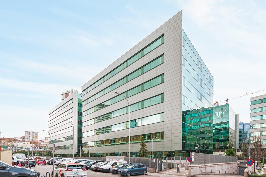 Avenida de Manoteras, 20D, Madrid, Madrid à louer - Photo du bâtiment - Image 2 de 3