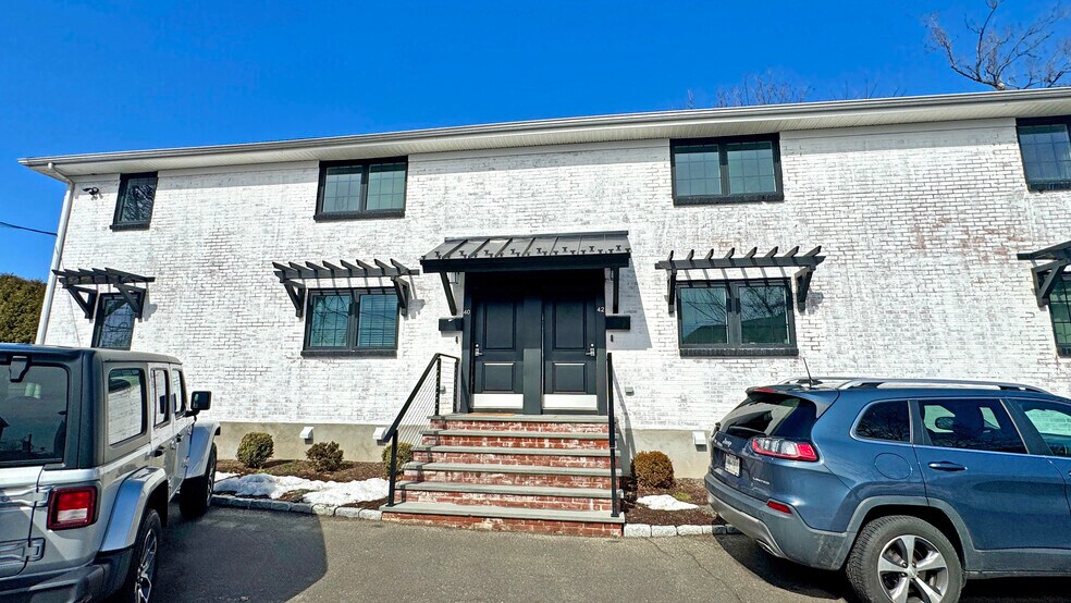 42 Poe Ct, Fairfield, CT à vendre - Photo du bâtiment - Image 3 de 10