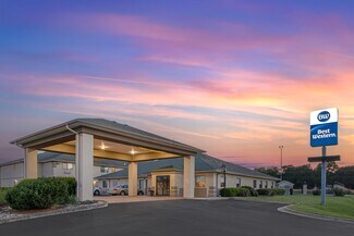 Plus de détails pour 120 W 18th St, Grove, OK - Services hôteliers à vendre