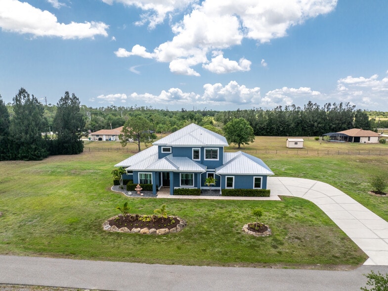 30445 Turtle Dove Ln, Punta Gorda, FL for sale - Primary Photo - Image 2 of 14