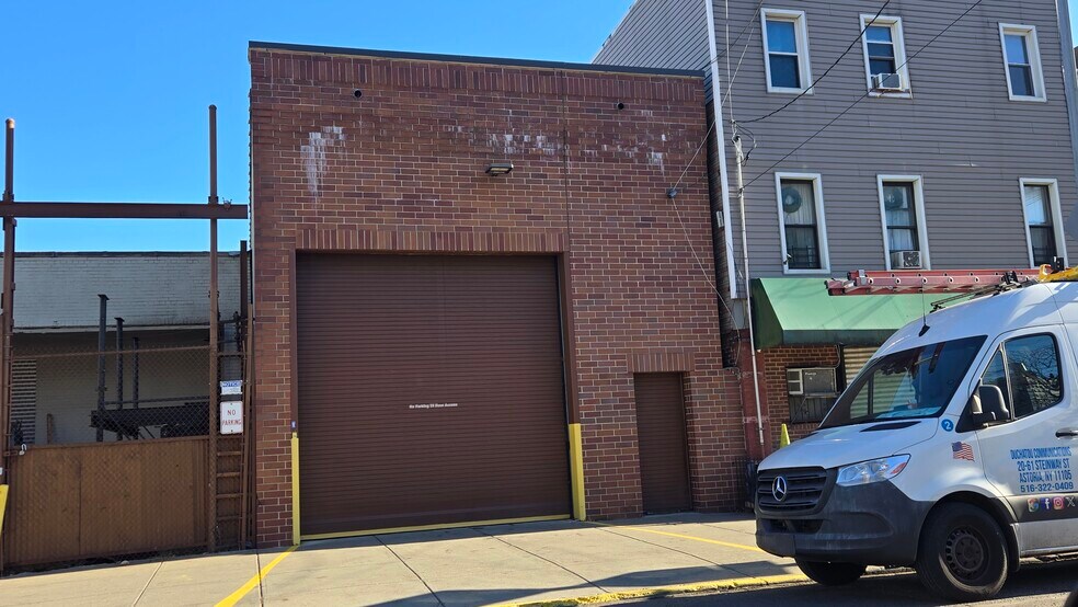 37-18 12th St., Long Island City, NY à louer - Photo du bâtiment - Image 3 de 6