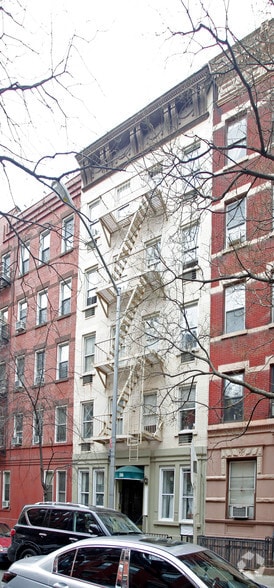 316 E 83rd St, New York, NY à vendre - Photo du bâtiment - Image 3 de 3