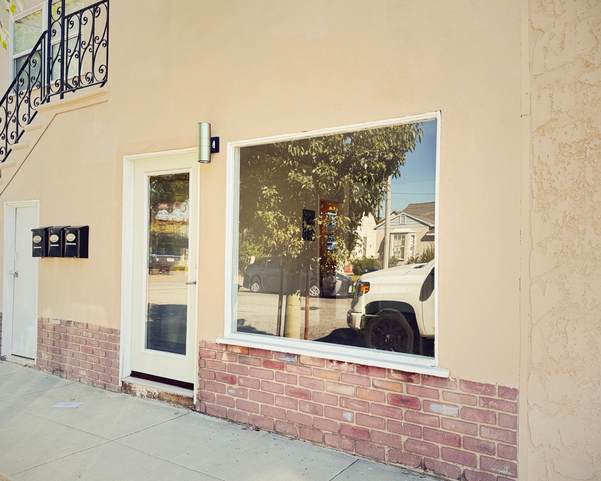 2221-2225 W Olive Ave, Burbank, CA for lease Interior Photo- Image 1 of 4