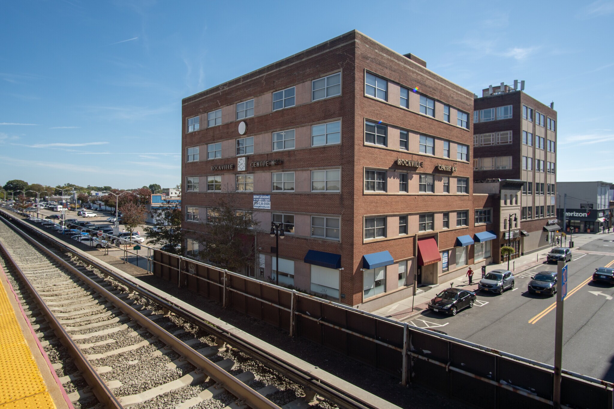 53 N Park Ave, Rockville Centre, NY à louer Photo principale- Image 1 de 29