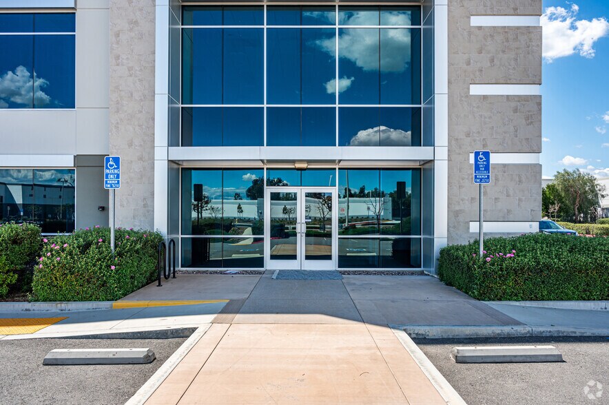 1020 Mildred St, Ontario, CA à vendre - Photo du bâtiment - Image 3 de 7