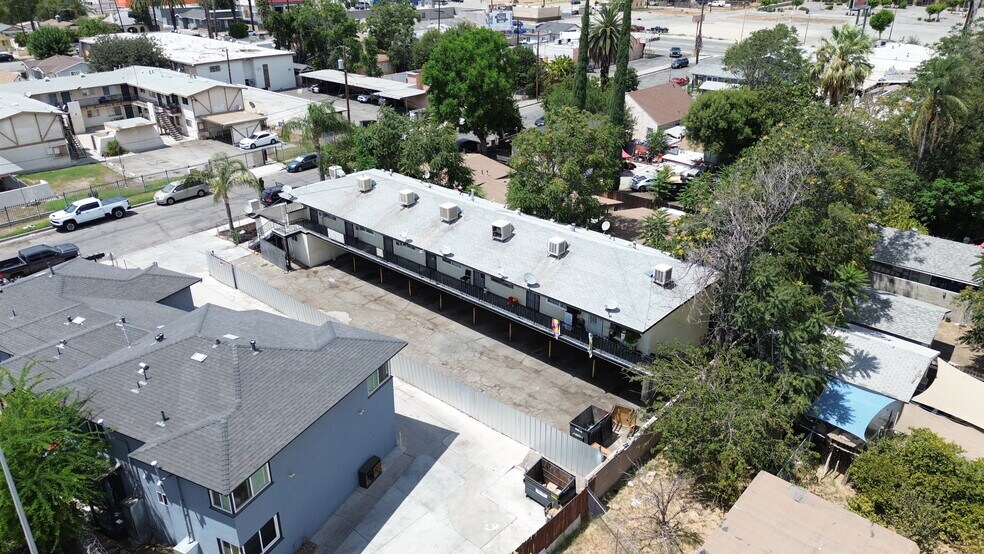 1137-1139 N Mayfield Ave, San Bernardino, CA à vendre - Photo du bâtiment - Image 3 de 20