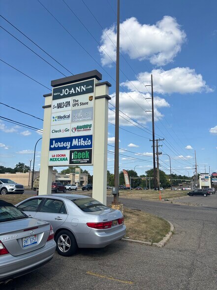 5420-5466 Beckley Rd, Battle Creek, MI for lease - Building Photo - Image 2 of 3