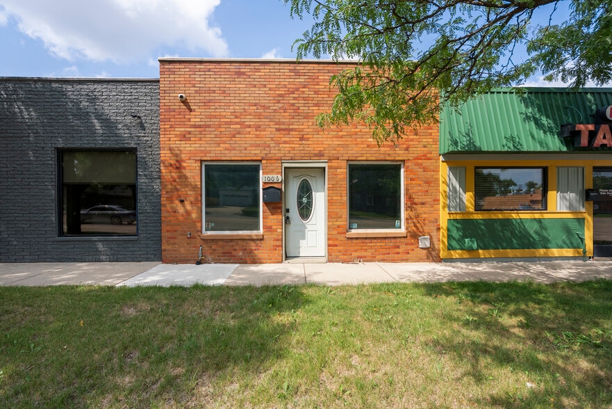 1006 W 14 Mile Rd, Clawson, MI à louer - Photo du bâtiment - Image 2 de 19