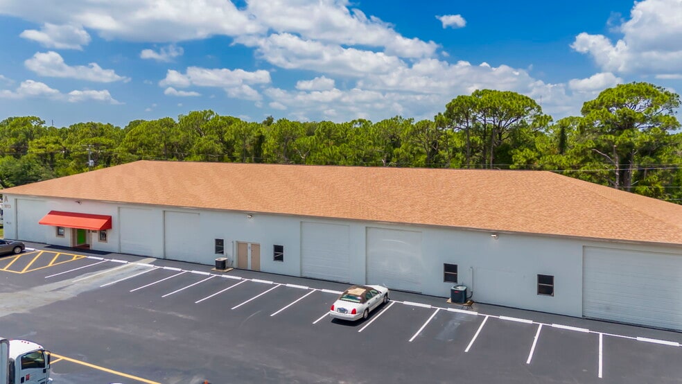 1013 SE Holbrook Ct, Port Saint Lucie, FL for sale - Building Photo - Image 2 of 48