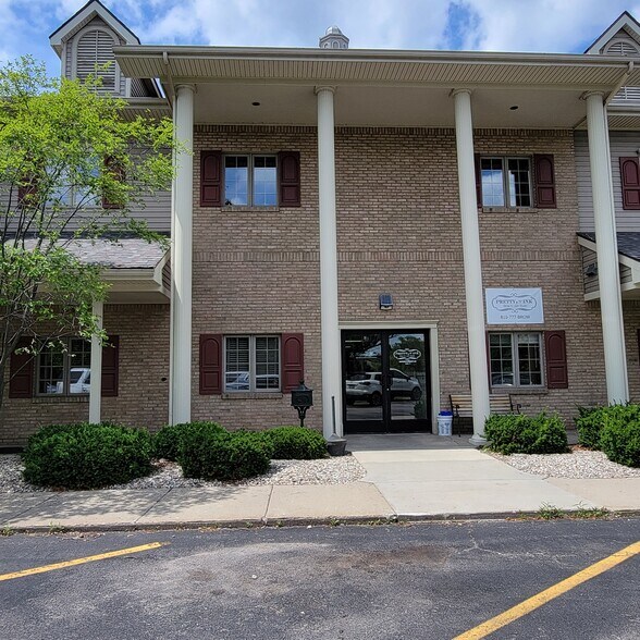 8305 S Saginaw St, Grand Blanc, MI à louer - Photo du bâtiment - Image 3 de 5