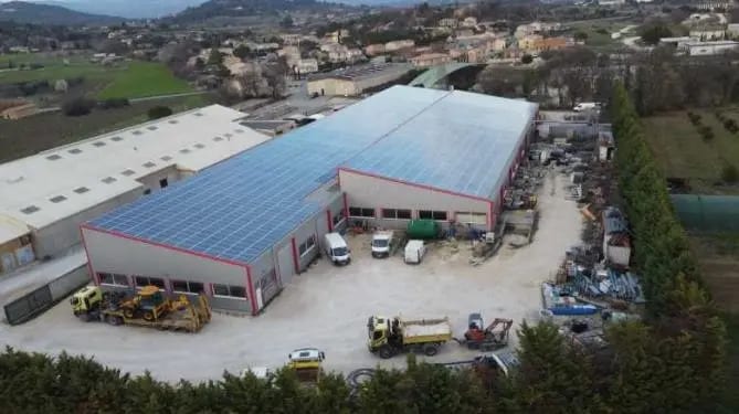 Industrial in Gargas for lease - Building Photo - Image 1 of 3