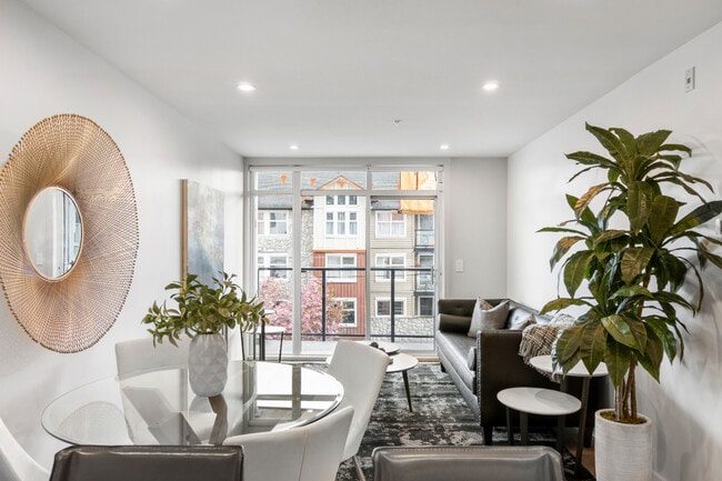 Plus de détails pour 2830 Peatt Rd, Victoria, BC - Commerce de détail à louer