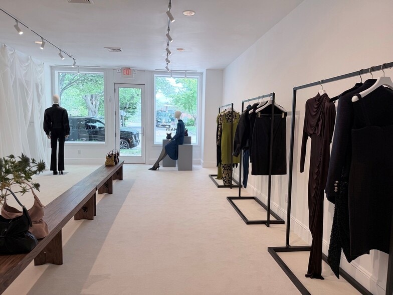 87 Newtown Ln, East Hampton, NY for lease - Interior Photo - Image 3 of 5
