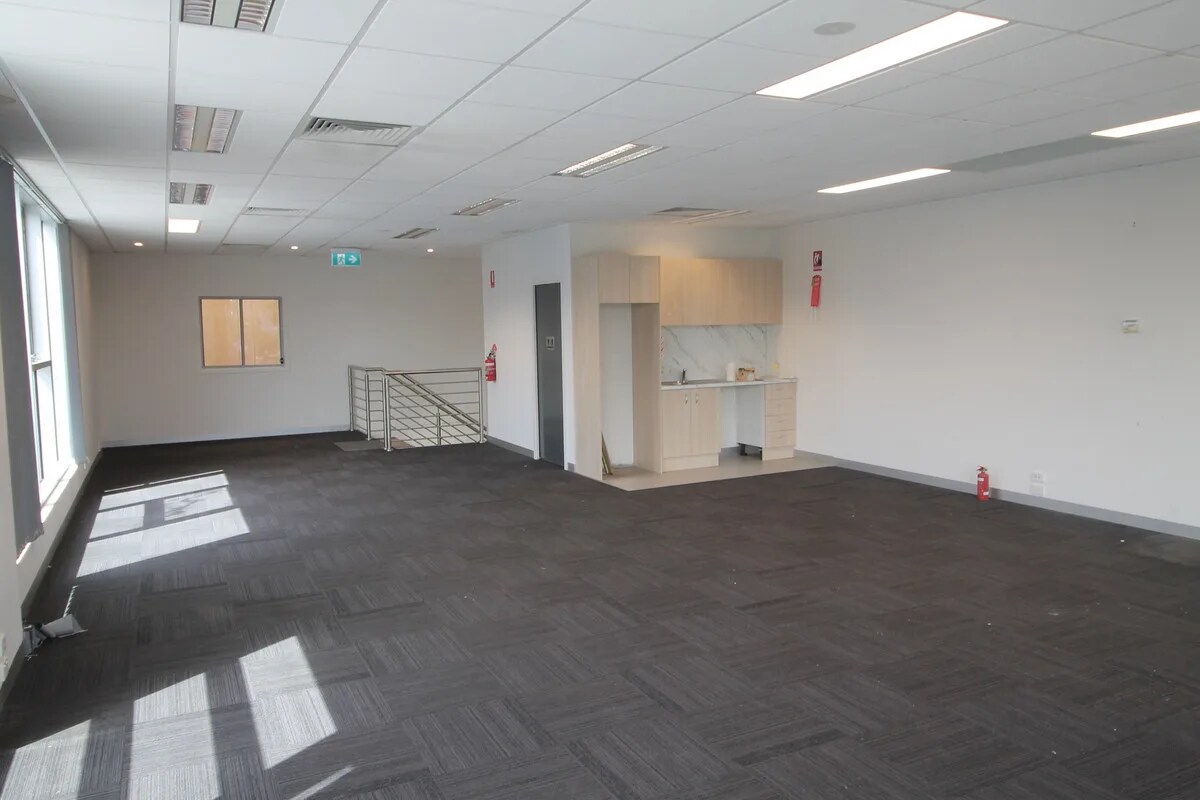 24 Canterbury Rd, BRAESIDE for lease Interior Photo- Image 1 of 5