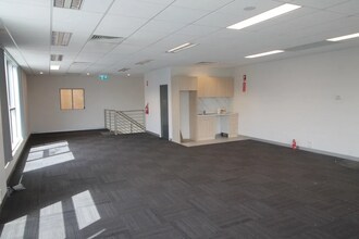 24 Canterbury Rd, BRAESIDE for lease Interior Photo- Image 1 of 5