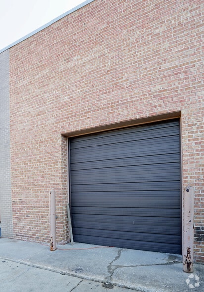 832 Industrial Dr, Elmhurst, IL à louer - Photo du bâtiment - Image 3 de 21