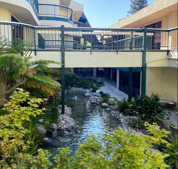 4035 E Thousand Oaks Blvd, Westlake Village, CA à louer - Photo du bâtiment - Image 3 de 6