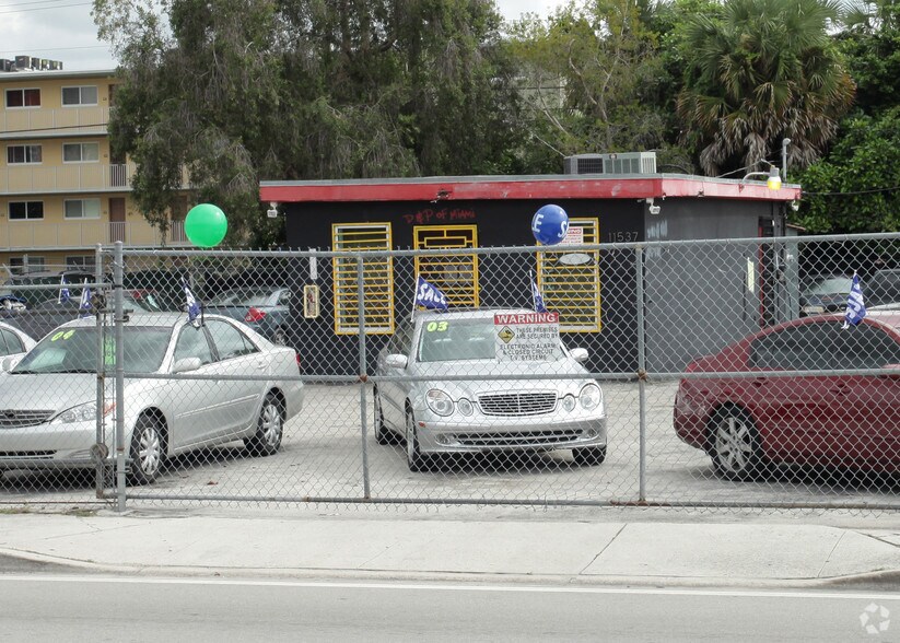 11537 NW 27th Ave, Miami, FL à louer - Photo du bâtiment - Image 3 de 6