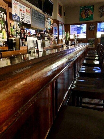 2058 W 22nd Pl, Chicago, IL à vendre - Photo intérieure - Image 2 de 11