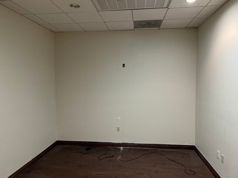 5868 S Pecos Rd, Las Vegas, NV à louer - Photo intérieure - Image 2 de 13