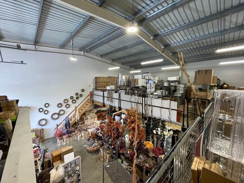 Dencora Way, Ashford à louer - Photo du bâtiment - Image 2 de 5