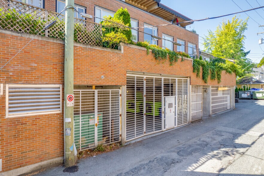 3069-3099 Oak St, Vancouver, BC à vendre - Photo du bâtiment - Image 3 de 5