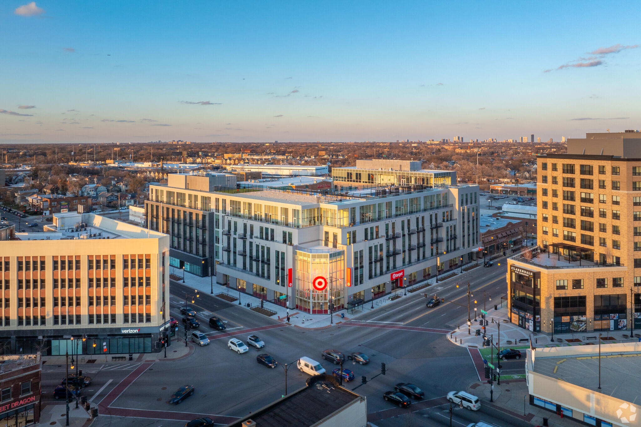 4715 W Irving Park Rd, Chicago, IL à louer Aérien- Image 1 de 10