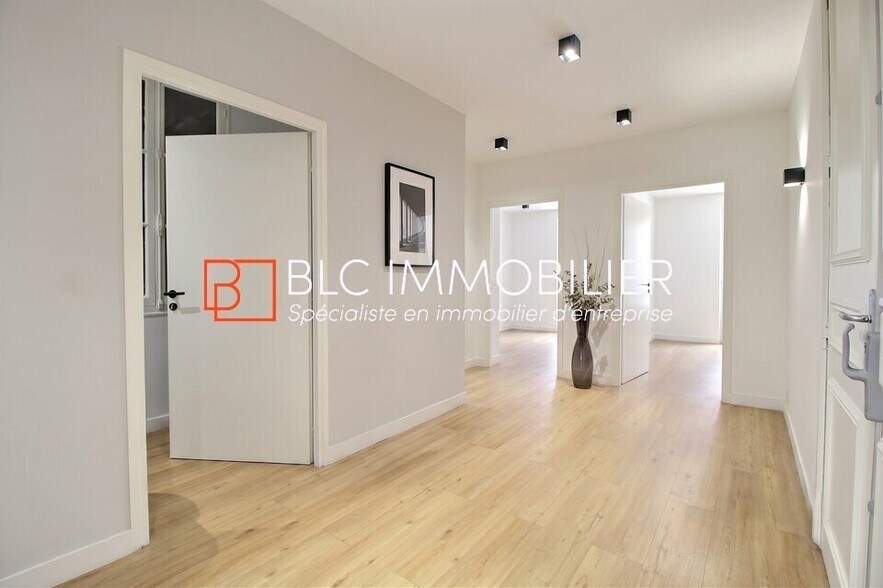 Office in Marseille for lease - Building Photo - Image 2 of 9