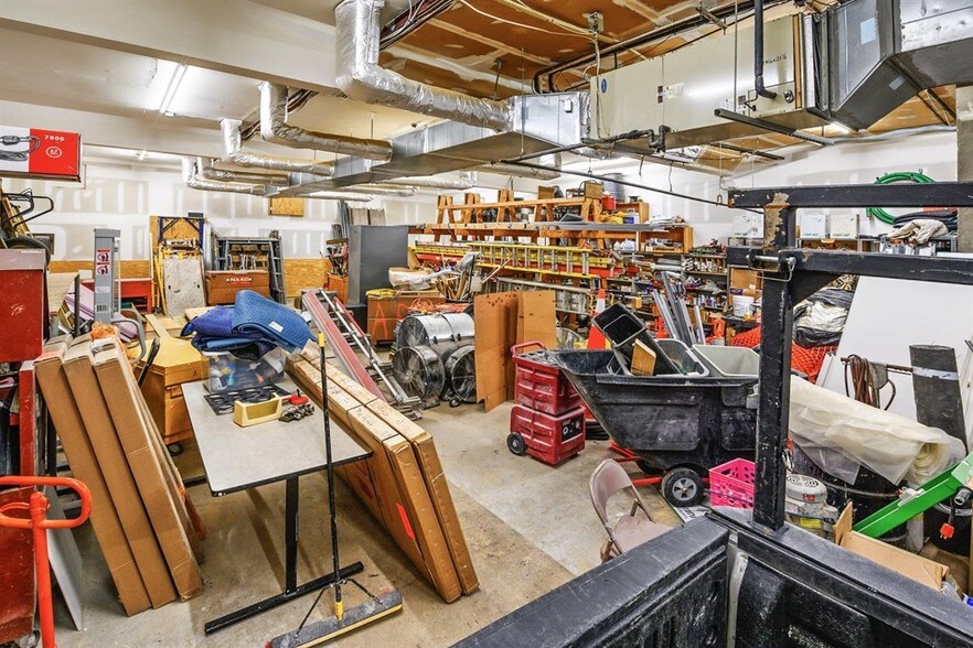 7526 Harford Rd, Baltimore, MD for lease - Interior Photo - Image 2 of 39