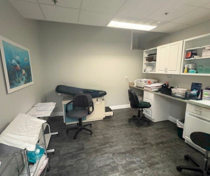 4820 Park Blvd N, Pinellas Park, FL for lease - Interior Photo - Image 2 of 9
