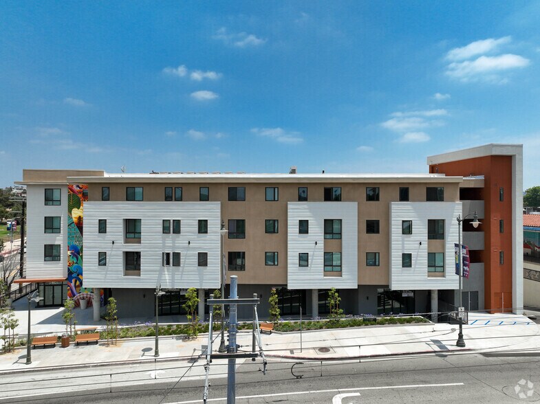 3401 E 1st St, Los Angeles, CA à louer - Photo du bâtiment - Image 2 de 8