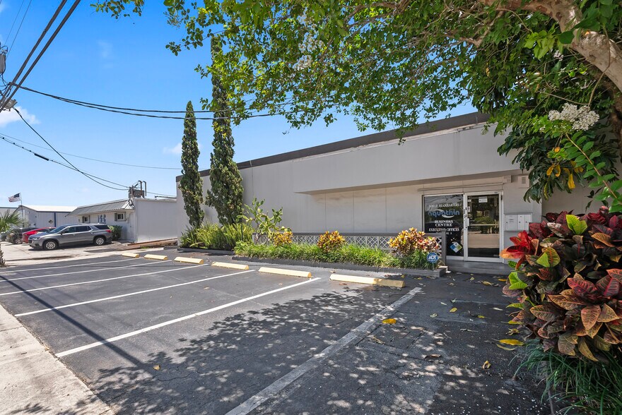 950 SW 12th Ave, Pompano Beach, FL à vendre - Photo du bâtiment - Image 2 de 45