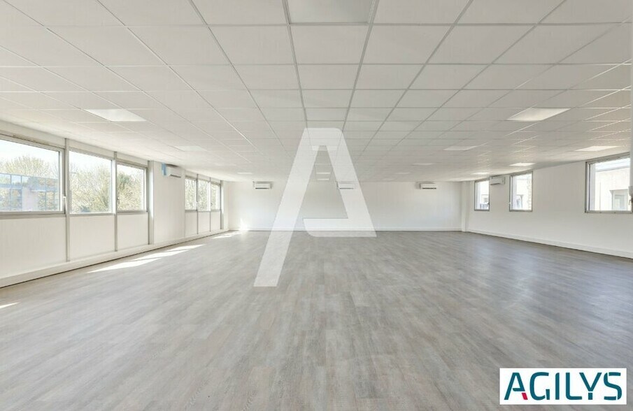 3-7 Avenue Des Frères Lumiers, Villiers-sur-Marne for lease - Interior Photo - Image 2 of 8