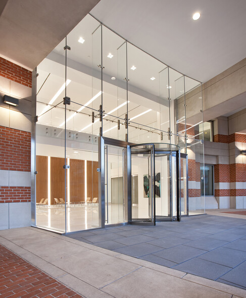 2300 N St NW, Washington, DC for lease - Building Photo - Image 3 of 15