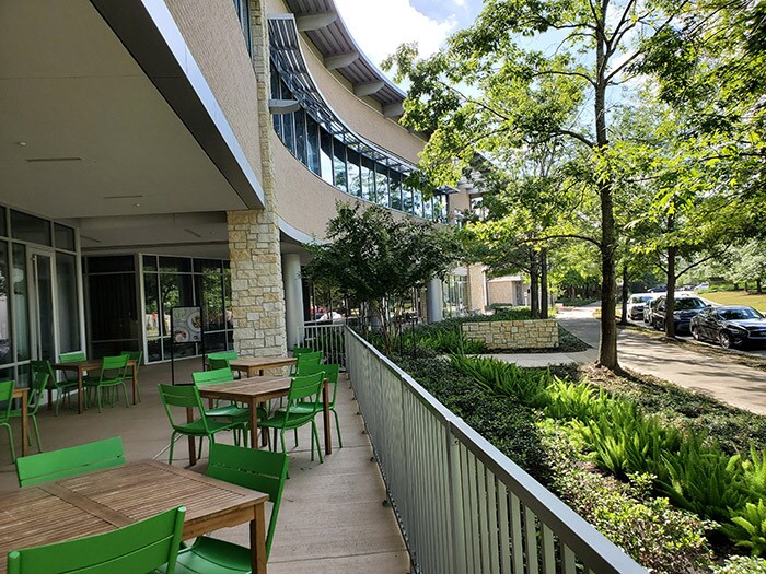 203 East Shore Drive, The Woodlands, TX à louer - Photo du bâtiment - Image 3 de 9