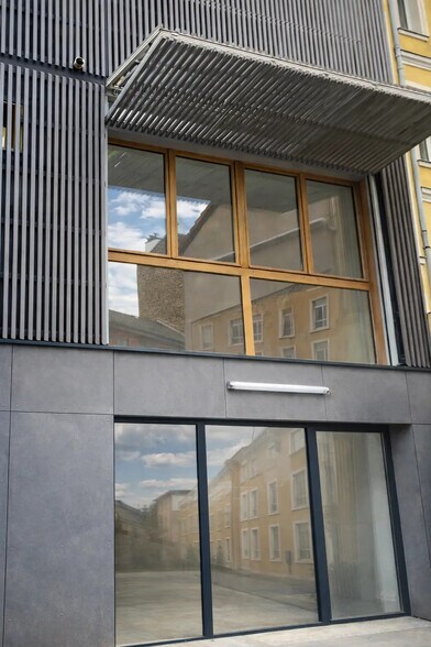 Bureau dans Ivry-sur-Seine à louer - Photo du bâtiment - Image 2 de 3